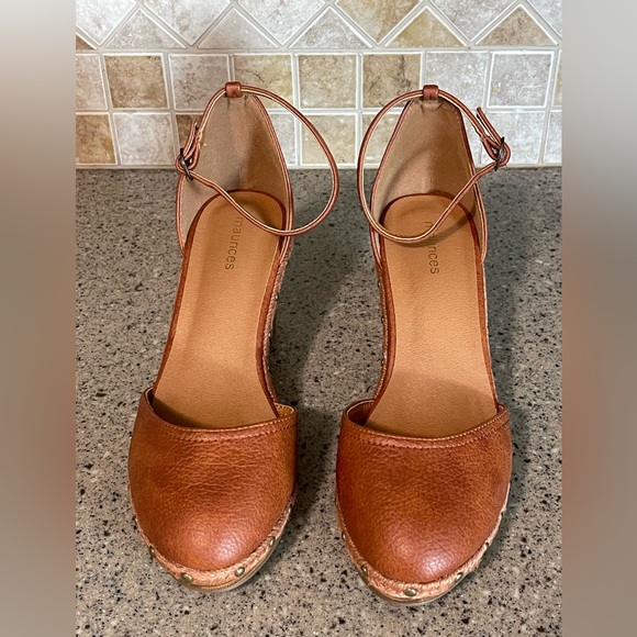Maurice’s Bella  Brown Studded Closed Toe Wedge Heel Ankle Strap Size 9.5 in - Picture 2 of 9